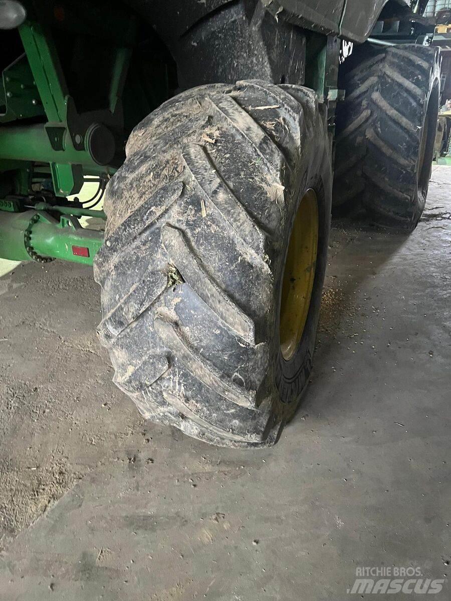 John Deere T670 Kombajni