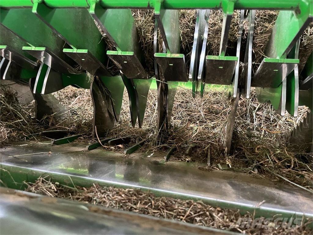 John Deere V451R Balirke (okrogle bale)