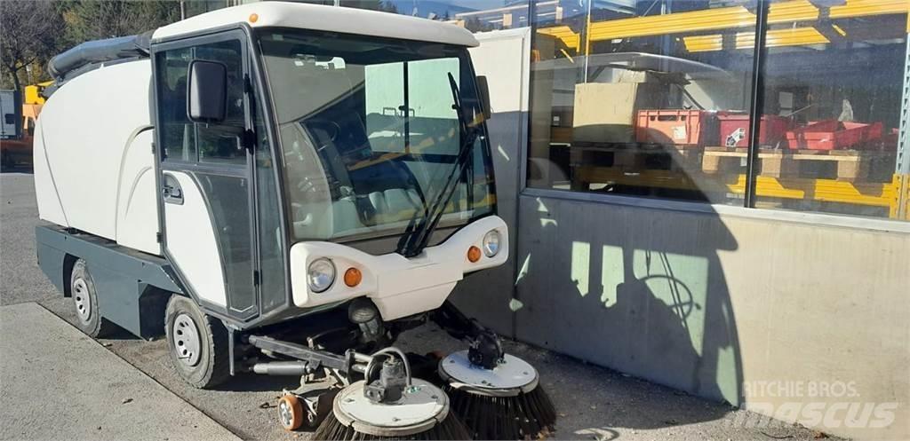 Johnston Compact 40 Nega okolice - drugo