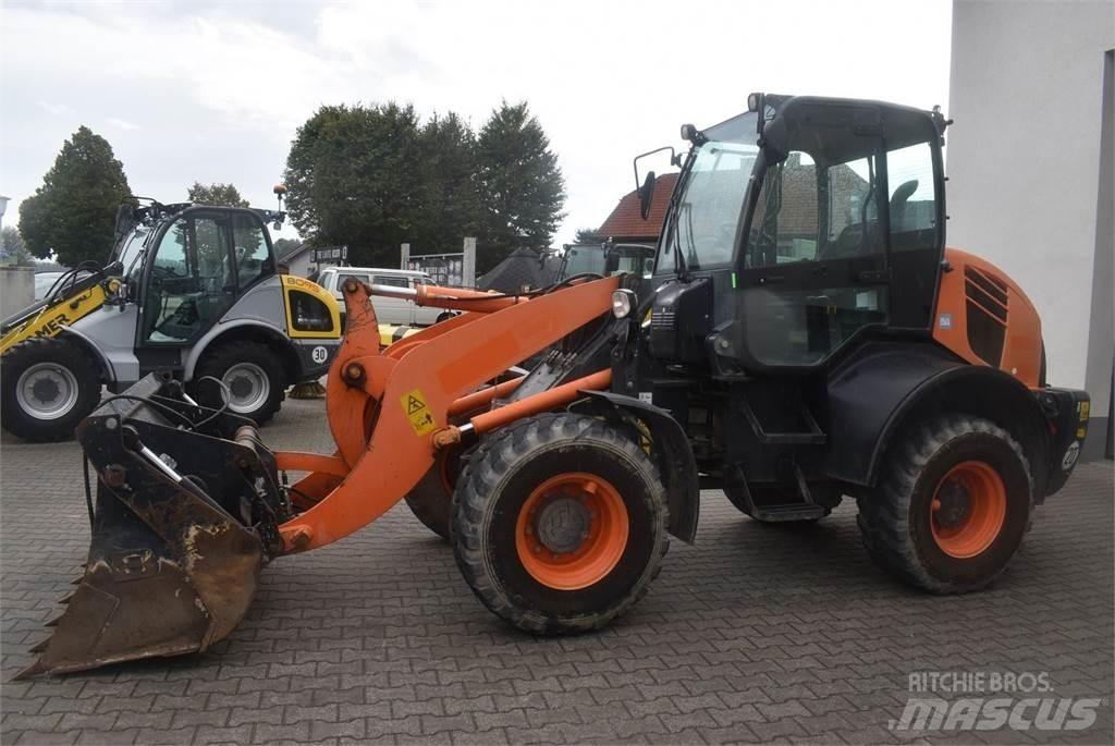 Komatsu WA100M-7 Kolesni nakladalci