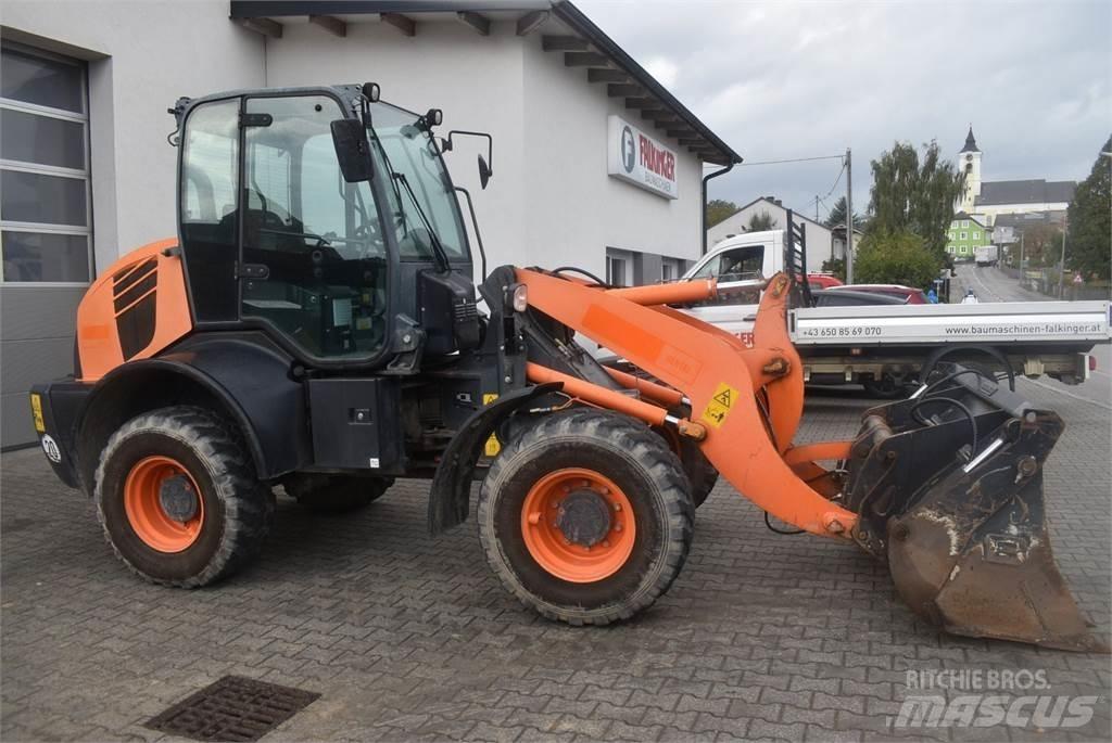 Komatsu WA100M-7 Kolesni nakladalci