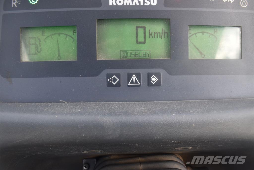 Komatsu WA100M-7 Kolesni nakladalci