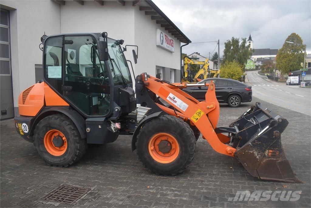 Komatsu WA70-7 Kolesni nakladalci