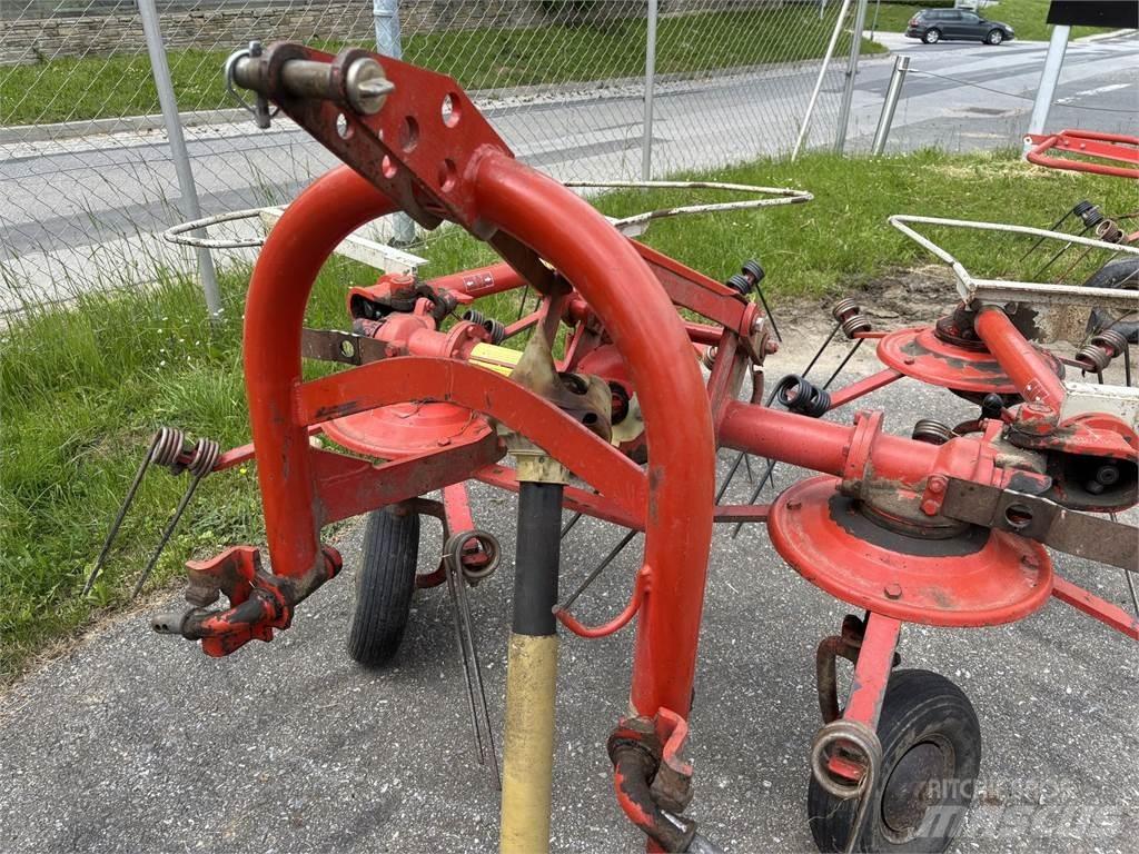 Kuhn GF 440 P Obračalniki in zgrabljalniki