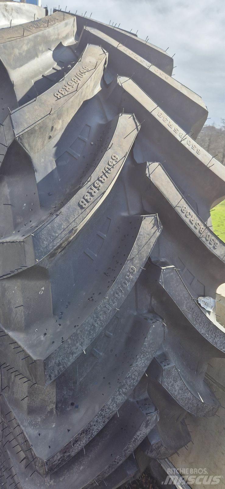 Petlas 650/85 R38 Gume, kolesa in platišča