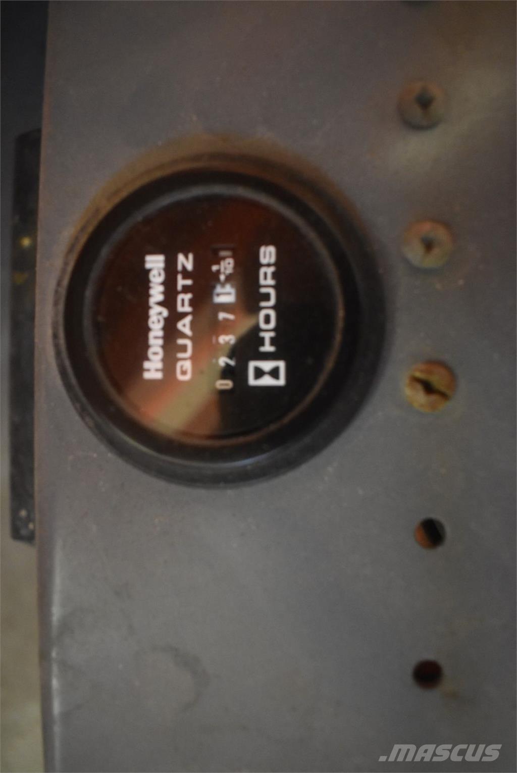 SkyJack SJ-III 3220 Zglobne dvižne ploščadi