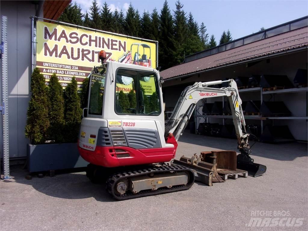 Takeuchi TB228 Mini bagri <7t