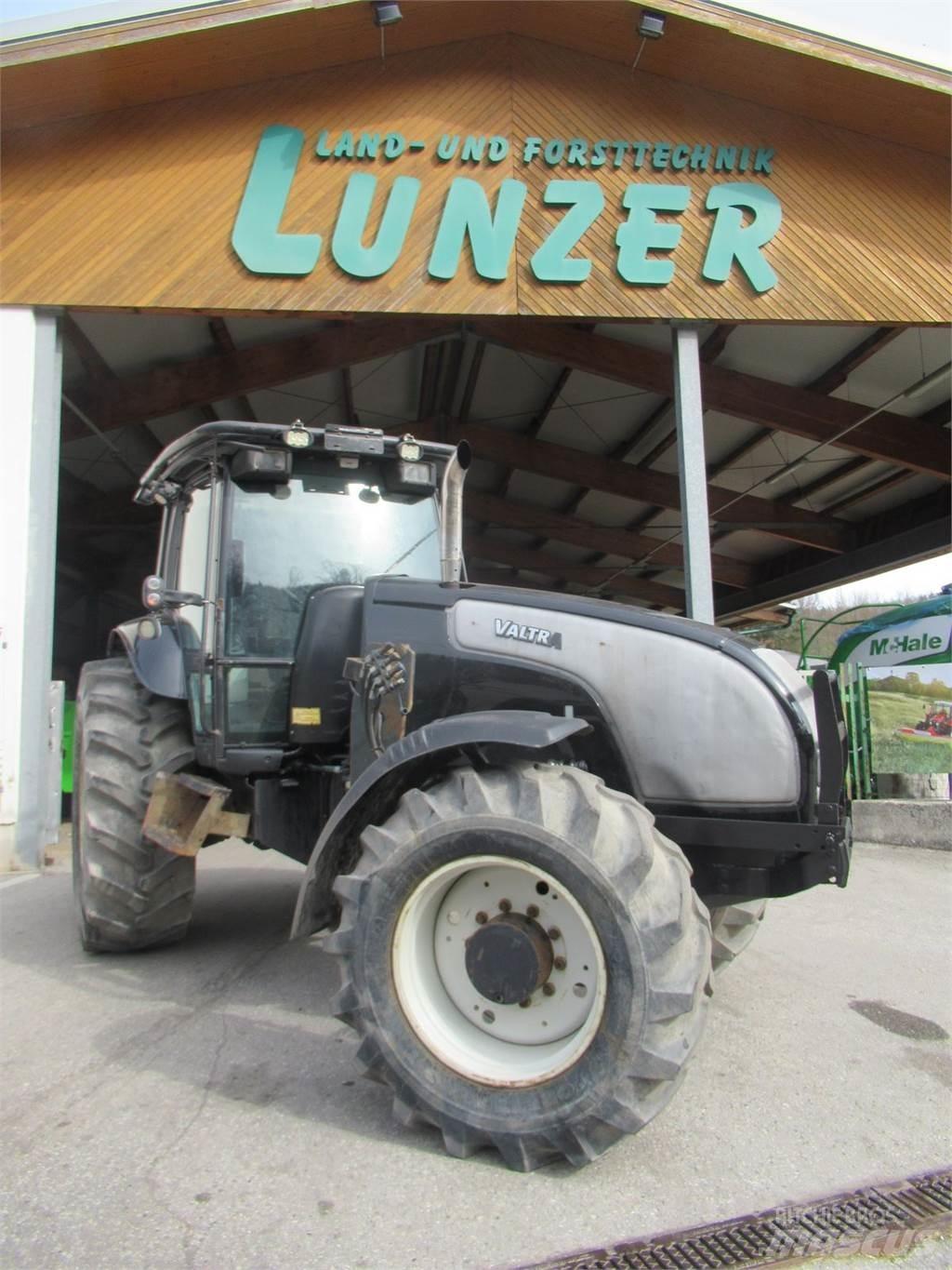 Valtra XM 130 Traktorji
