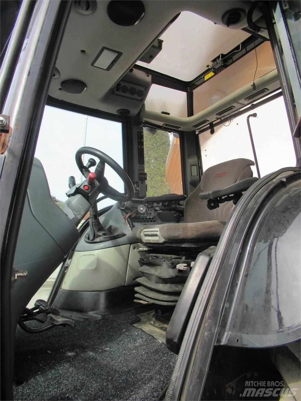 Valtra XM 130 Traktorji