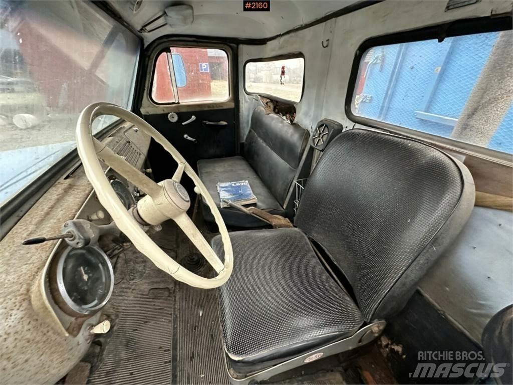 Scania L76 Tovornjaki s kesonom/platojem