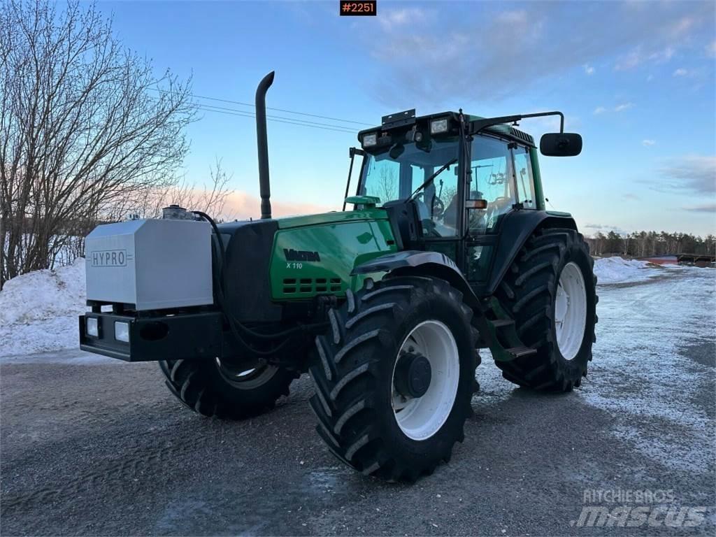 Valtra X110 Traktorji