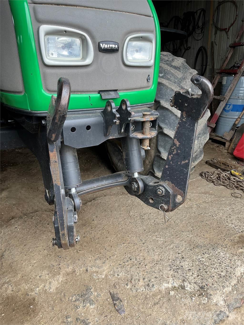 Valtra 170CH Traktorji