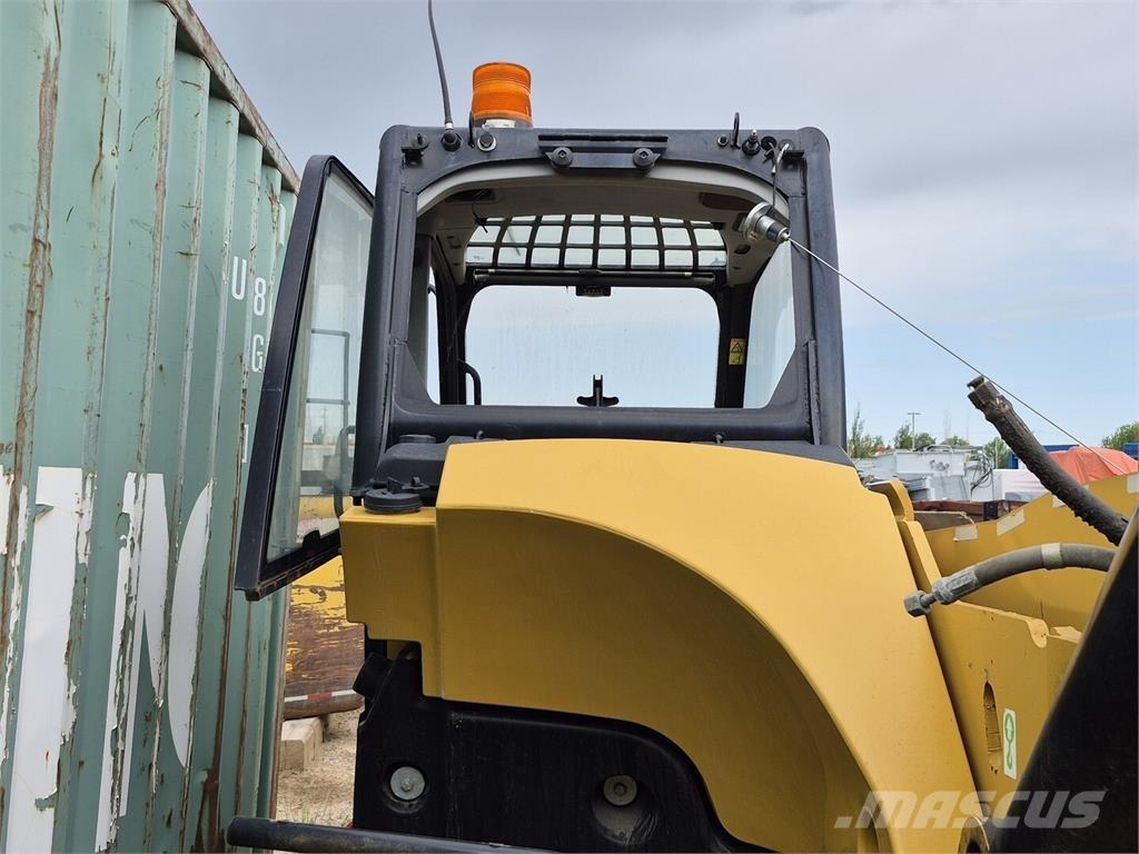 CAT TH560B Kmetijski teleskopski nakladalci