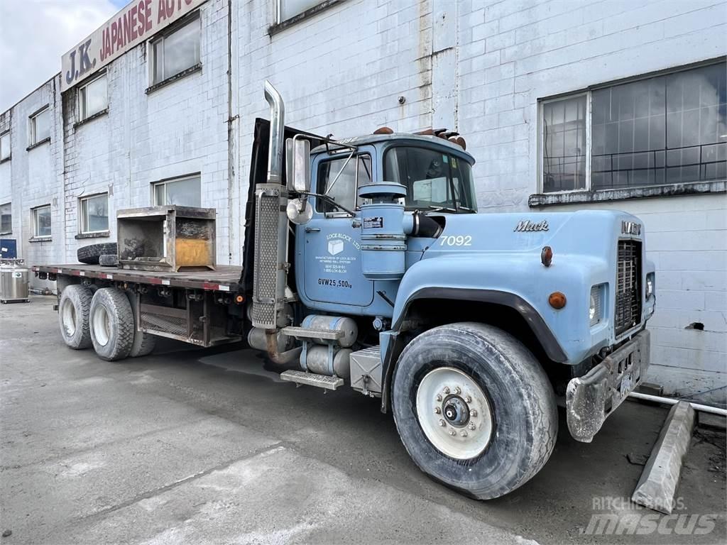 Mack RD690S Pomožni stroji