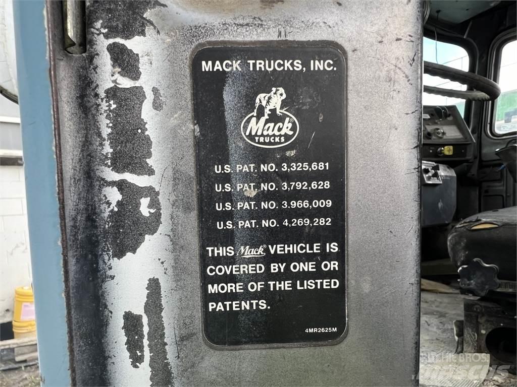 Mack RD690S Pomožni stroji