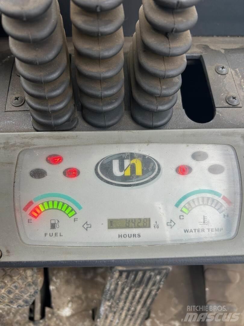 UN Forklift FL25T-JA Drugo