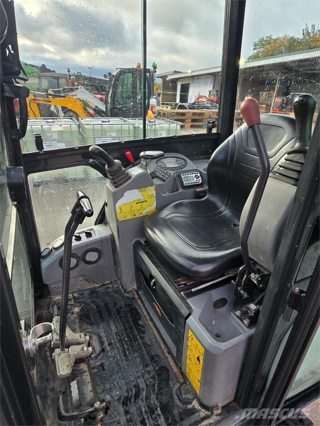 Bobcat E17 Bagri goseničarji