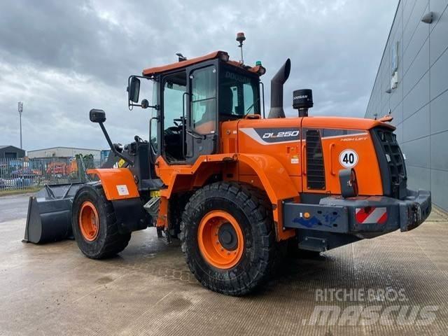 Develon DL250-5 Kolesni nakladalci