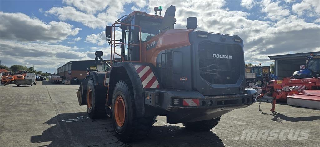 Doosan DL320-7 Kolesni nakladalci