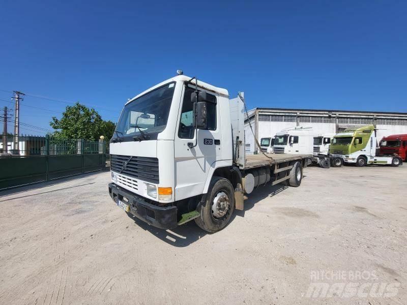Volvo FL7 Tovornjaki s kesonom/platojem