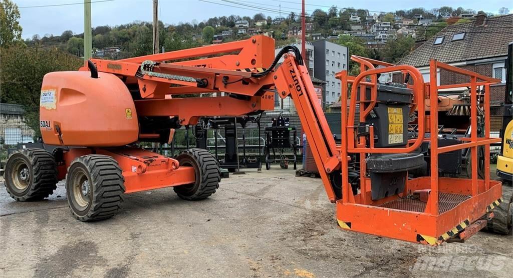 JLG 450AJ Druga dvigala in dvižne ploščadi