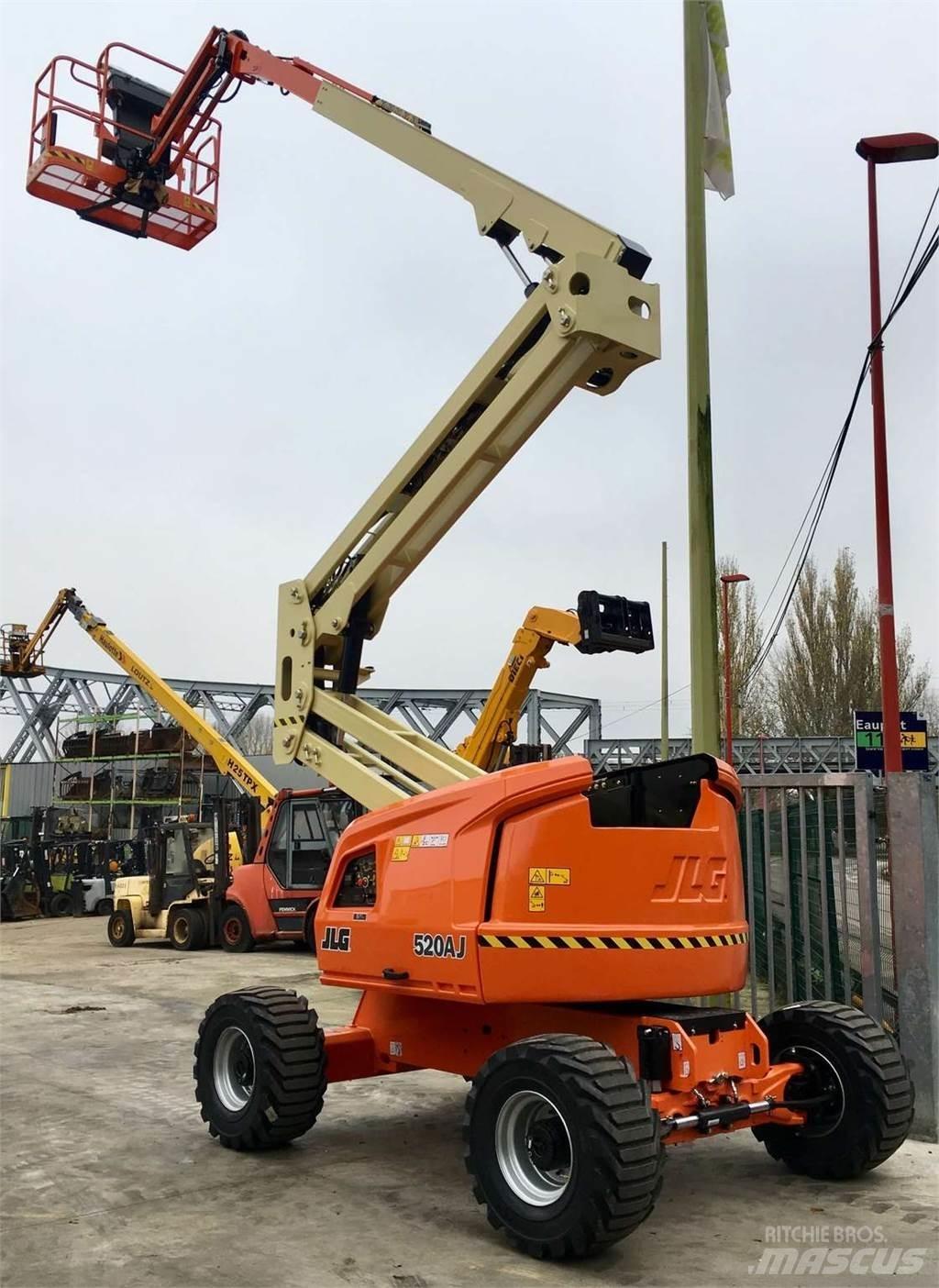 JLG 520AJ Druga dvigala in dvižne ploščadi