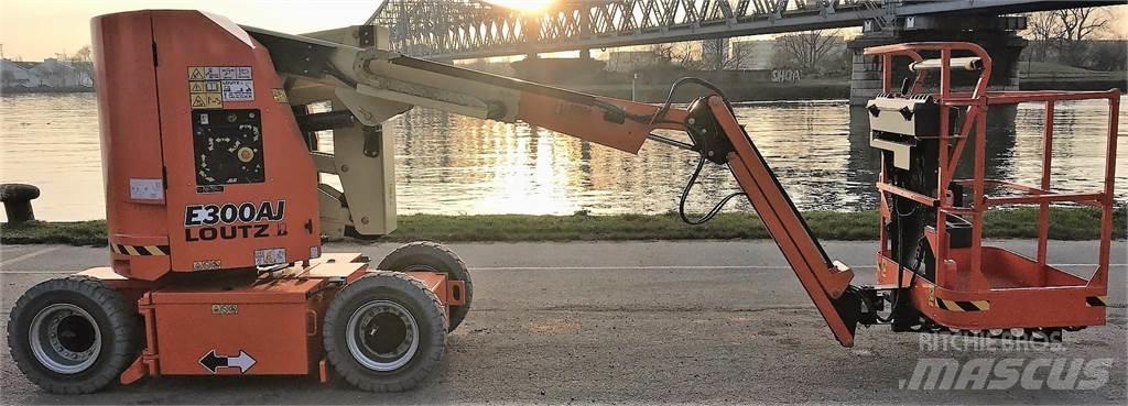 JLG E300AJ Druga dvigala in dvižne ploščadi