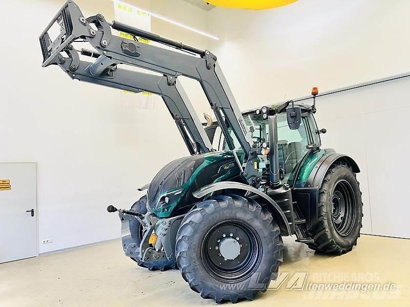 Valtra T174 Traktorji