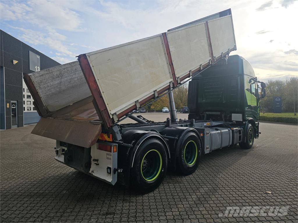 Iveco Stralis 560 6x4 Razstavljivi tovornjaki z žičnimi dvigali