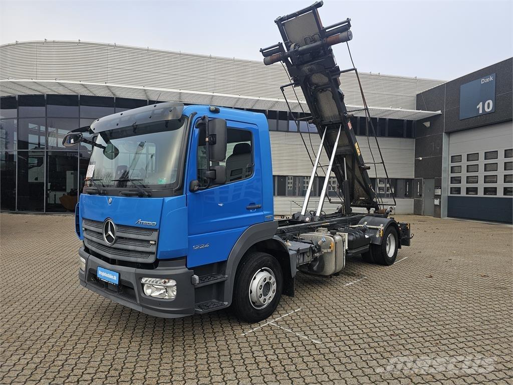 Mercedes-Benz Atego 1224 Razstavljivi tovornjaki z žičnimi dvigali