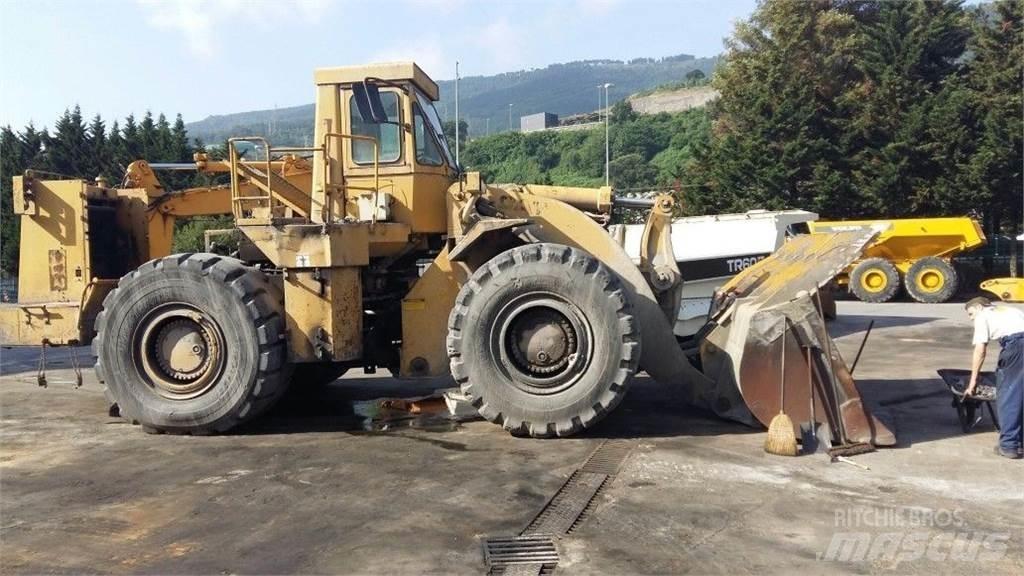 CAT 988B Kolesni nakladalci