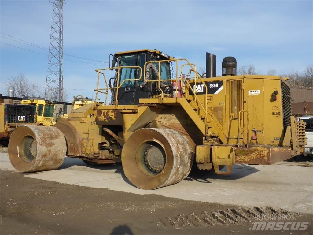 CAT 836H Drugo