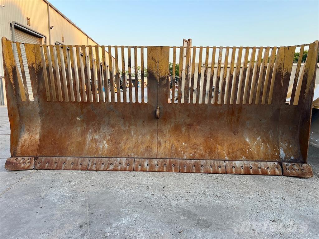 CAT 836K Kompaktorji tal