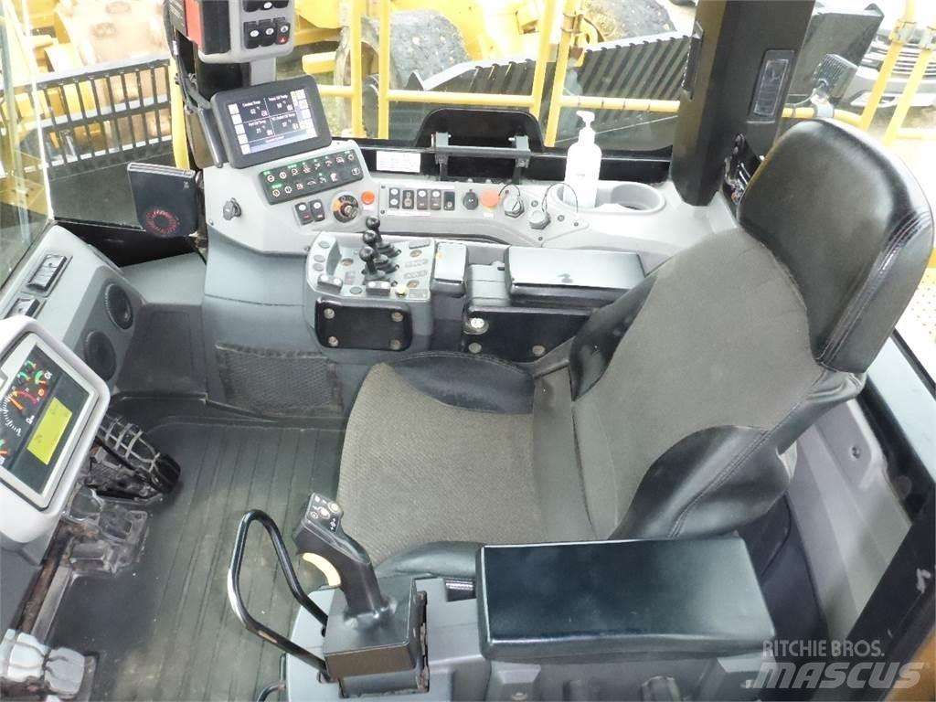 CAT 988K Kolesni nakladalci