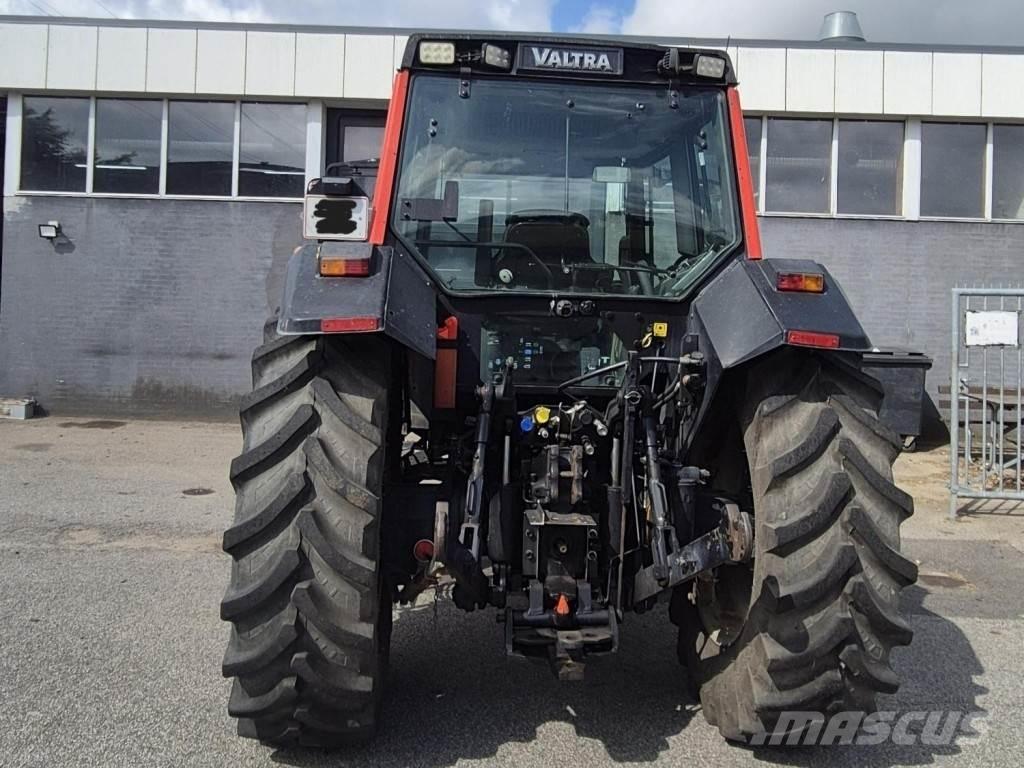Valtra 6750 Traktorji