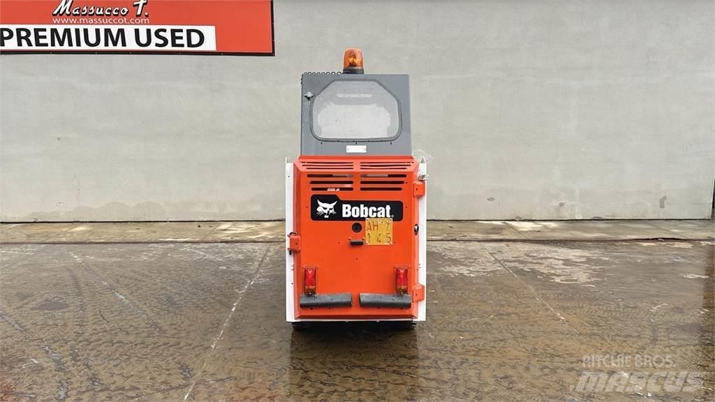 Bobcat S70 Skid steer mini nakladalci