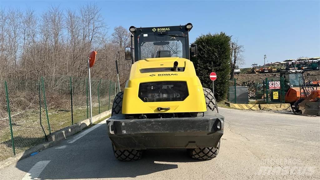 Bomag BW213 DH-5 Kompaktorji tal