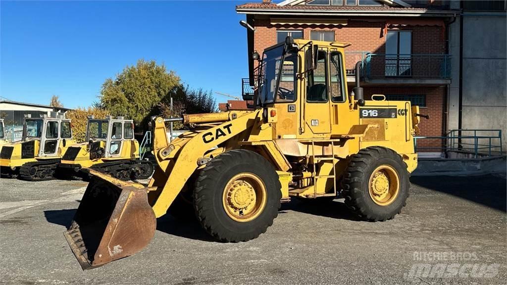 CAT 916 Kolesni nakladalci