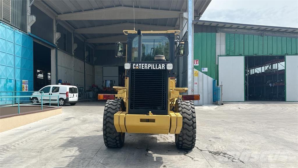CAT 924F Kolesni nakladalci