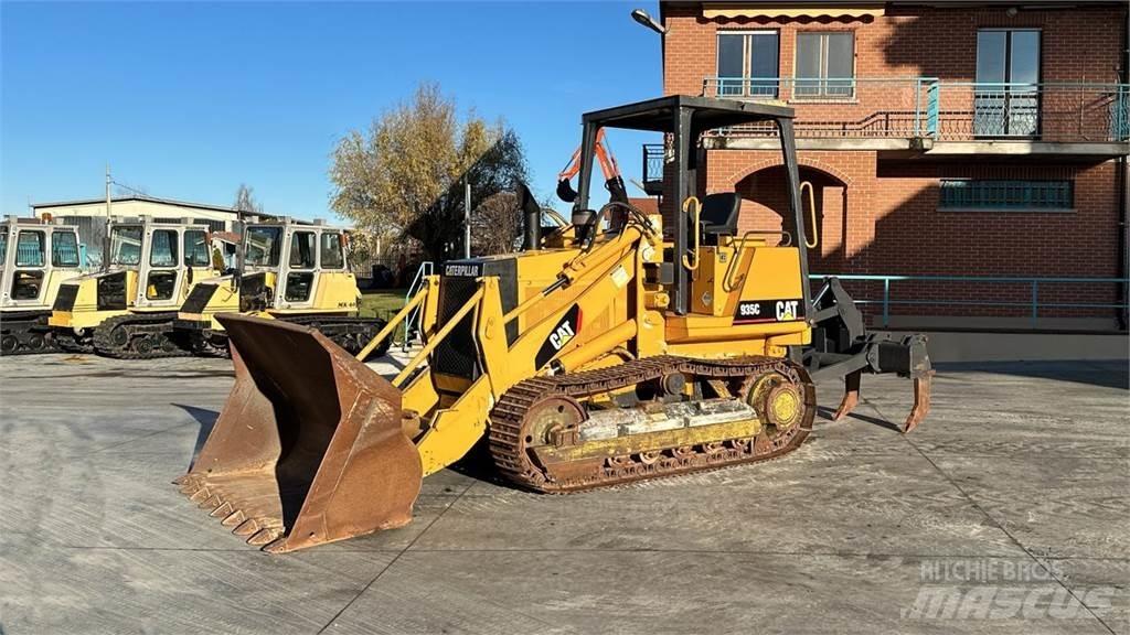 CAT 935C Kolesni nakladalci