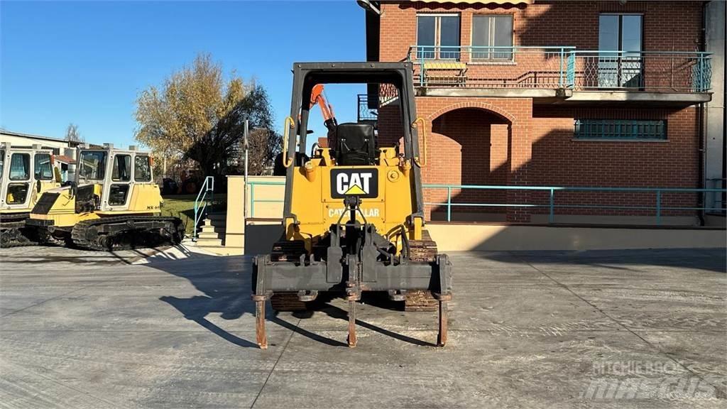 CAT 935C Kolesni nakladalci