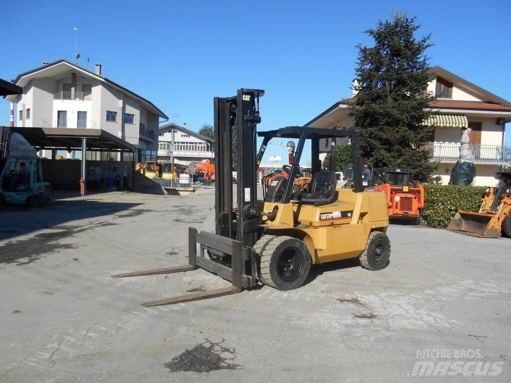 CAT DP40KL Dizelski viličarji