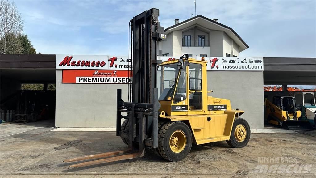 CAT V225C Dizelski viličarji