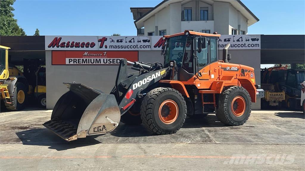 Doosan DL250-5 Kolesni nakladalci
