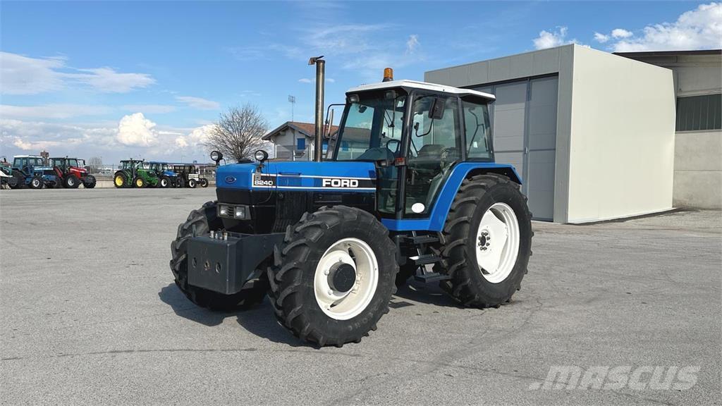 Ford 8240 4x4 Snežne deske in plugi