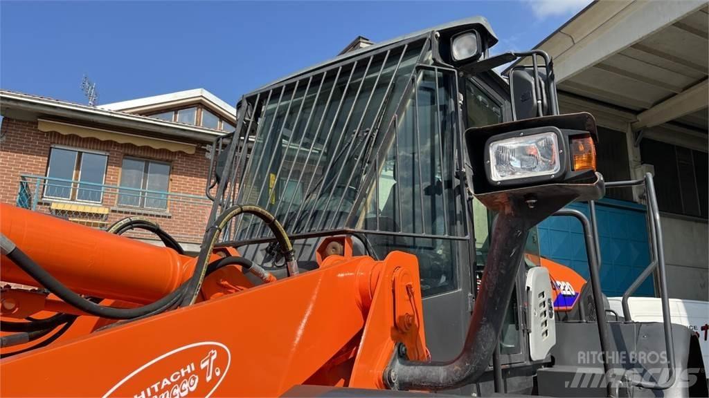 Hitachi ZW220-5B Kolesni nakladalci