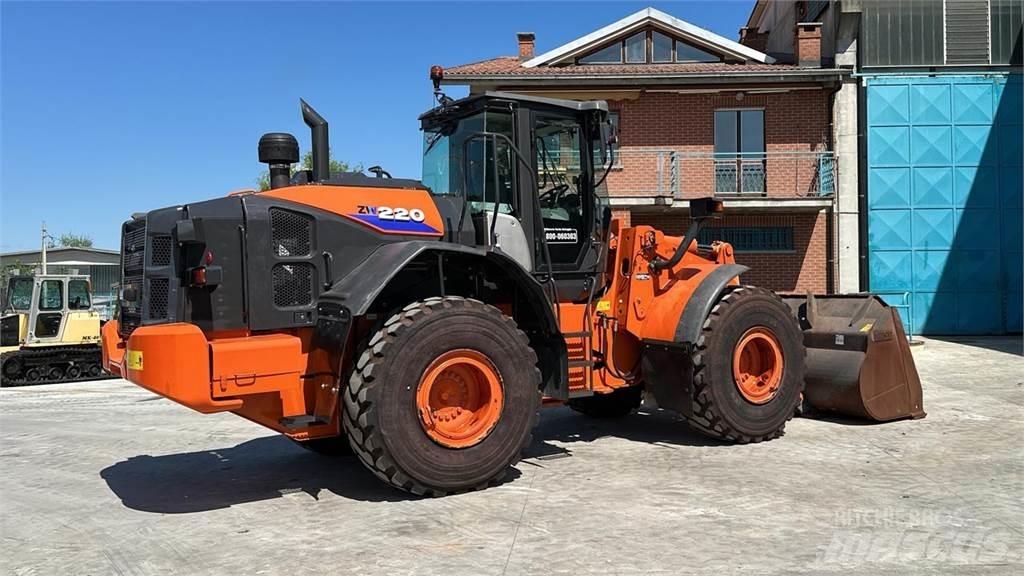 Hitachi ZW220-6 Kolesni nakladalci