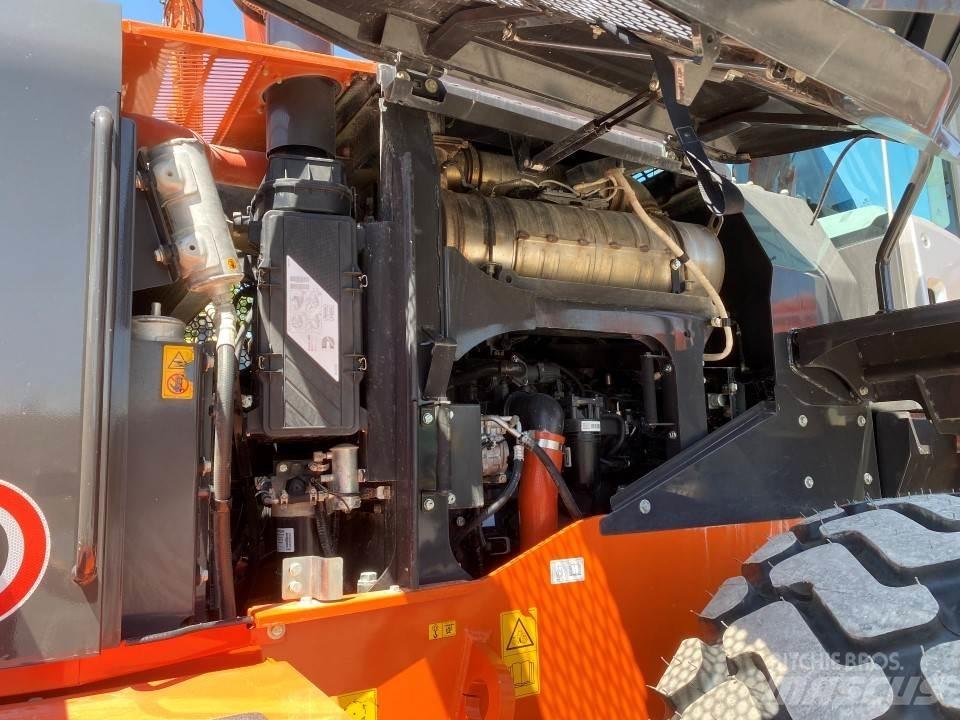 Hitachi ZW250-6 Kolesni nakladalci