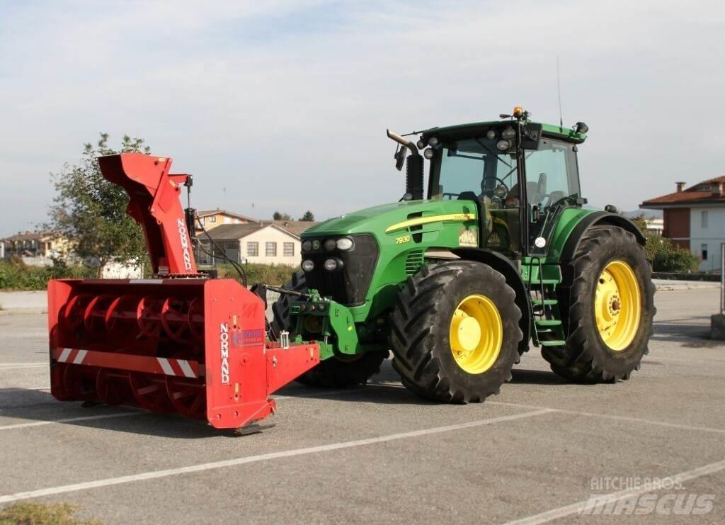 John Deere 7930 4X4 Snežne deske in plugi