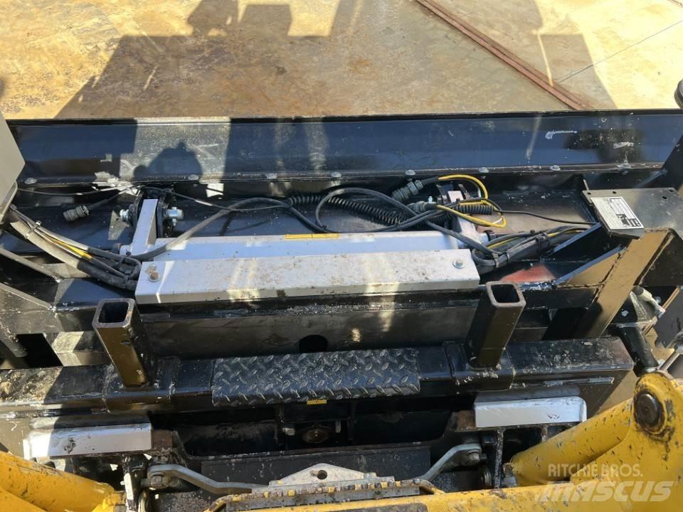 Komatsu CK 20 HF Skid steer mini nakladalci